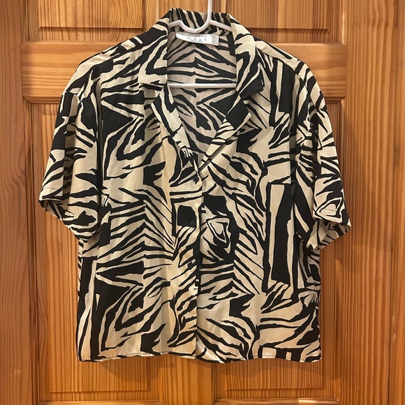 Primark Black and Cream Pattern Button Down - Picture 1 of 5